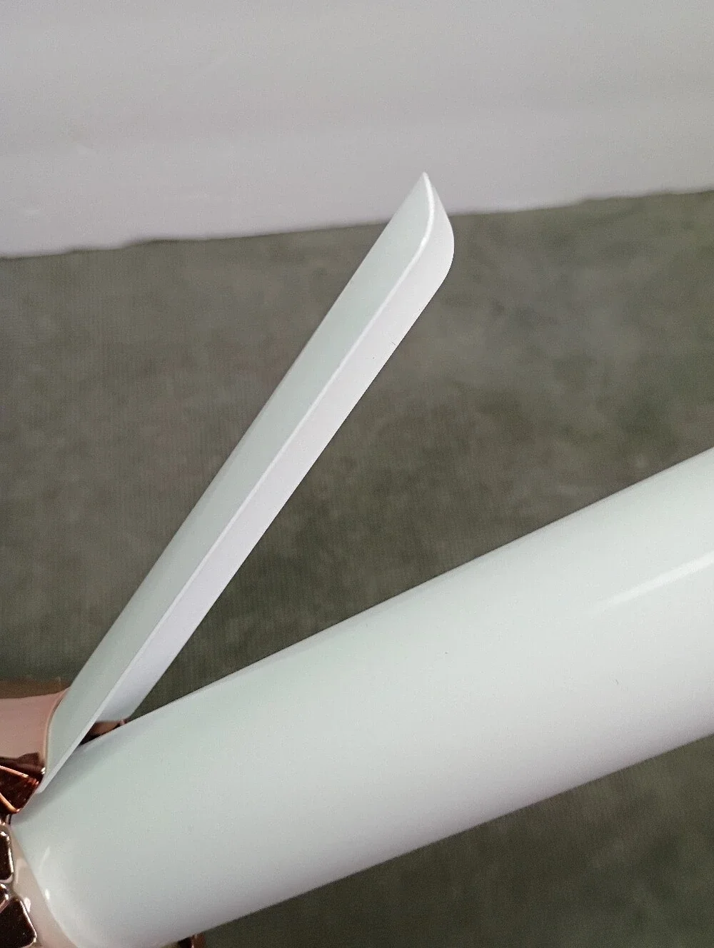 T3 Micro Twirl 360 Curling Iron White Rotating